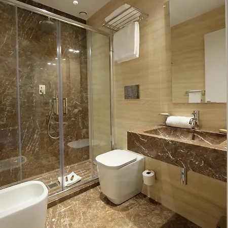 نافونا رومز 4* روما